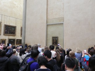 70099-sala-mona-lisa-louvre-1
